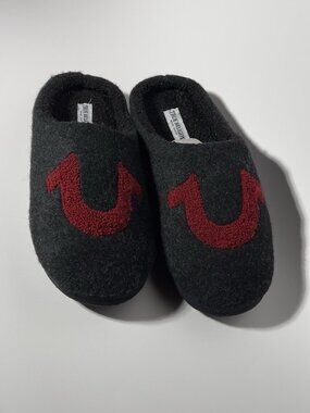 True Religion Men’s Gray Red Logo Faux Wool Clog Slippers Size M 9-10